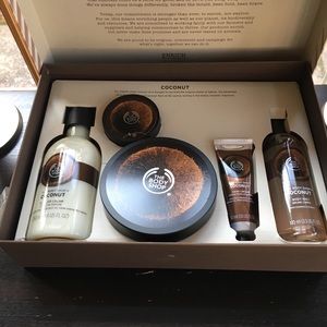 NWT The Body Shop Gift Set